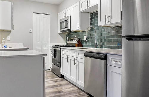 Indianapolis Apartamento | Landing | Incredible 1BD, Gym, Courtyard