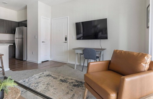 Pflugerville Apartamento | Landing | Stylish 1BD, Pool, Yoga Studio