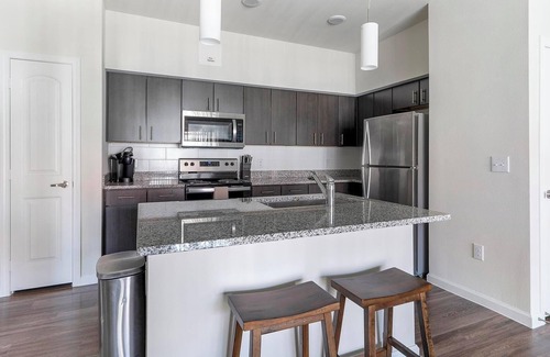 Pflugerville Apartamento | Landing | Stylish 1BD, Pool, Yoga Studio