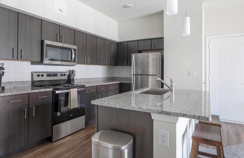 Pflugerville Apartamento | Landing | Stylish 1BD, Pool, Yoga Studio