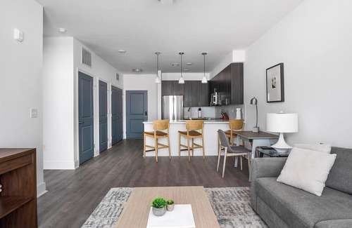 Crestline Heights Apartamento | Landing | Incredible 1BD, Clubhouse, Gym