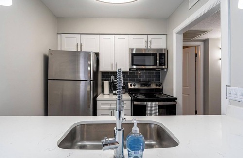 Indianapolis Apartamento | Landing | Modern 1BD, Pool
