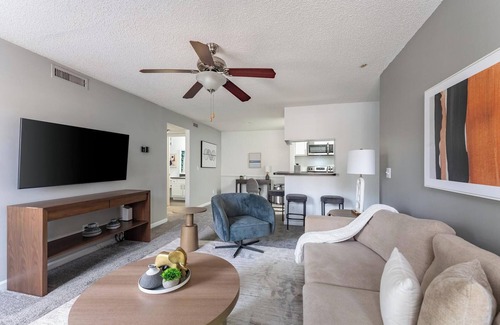 Sunbeam Apartamento | Landing | Modern 1BD, Gym, Tennis Court