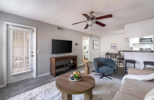 Sunbeam Apartamento | Landing | Modern 1BD, Gym, Tennis Court