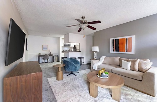 Sunbeam Apartamento | Landing | Modern 1BD, Gym, Tennis Court