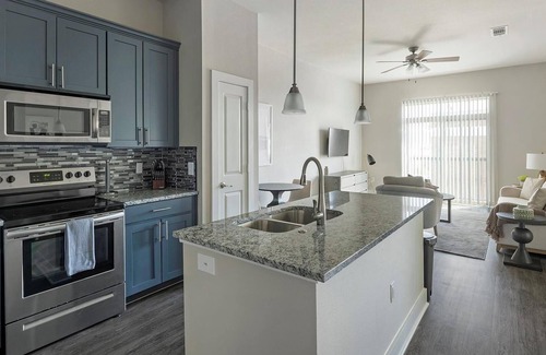 Nassau Bay Apartamento | Landing | Modern 1BD, Clubhouse, Gym