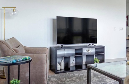 McCordsville Apartamento | Landing | Spectacular 1BD, Pool, Rooftop Lounge