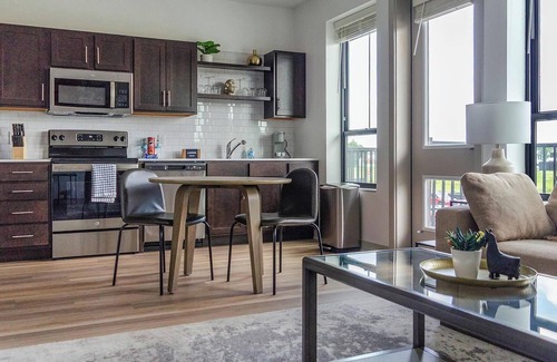 McCordsville Apartamento | Landing | Spectacular 1BD, Pool, Rooftop Lounge