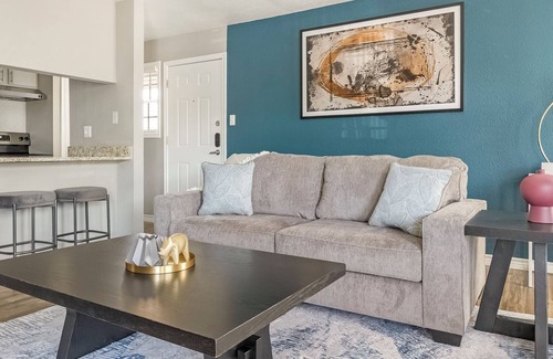 Royal Ridge Apartamento | Landing | Modern 1BD, Clubhouse, Pool