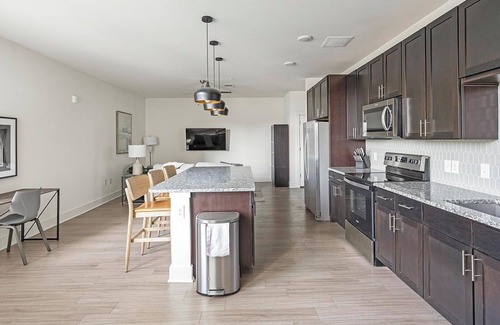 Fort Worth Apartamento | Landing at The Standard River District - 1 Bedr...