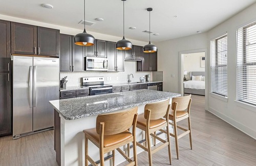 Fort Worth Apartamento | Landing at The Standard River District - 1 Bedr...