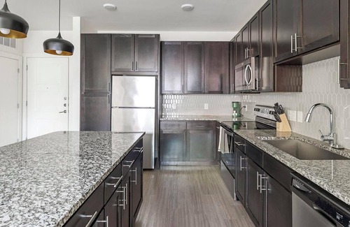 Fort Worth Apartamento | Landing | Modern 1BD, Yoga Studio, Game Room