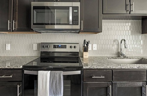 Fort Worth Apartamento | Landing | Modern 1BD, Yoga Studio, Game Room