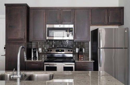 Buda Apartamento | Landing | Modern 1BD, Yoga Studio, Gym