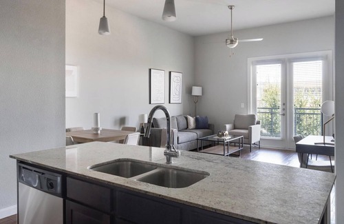 Buda Apartamento | Landing | Modern 1BD, Yoga Studio, Gym