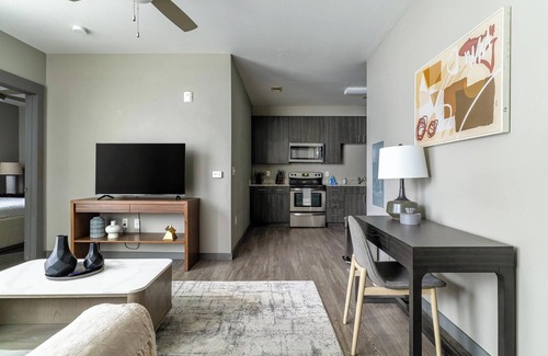 University District Apartamento | Landing | Modern 2BD, Clubhouse, Game Room