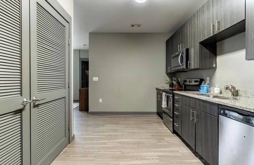 University District Apartamento | Landing | Modern 2BD, Clubhouse, Game Room