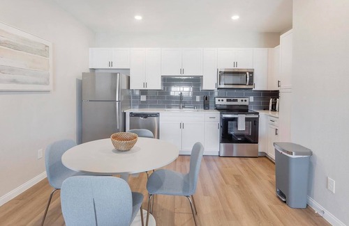 Townsite Apartamento | Landing | Stunning 2BD, Pool, Rooftop Lounge