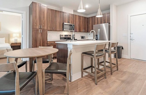 Seguin Apartamento | Landing | Incredible 2BD, Pool, Gym