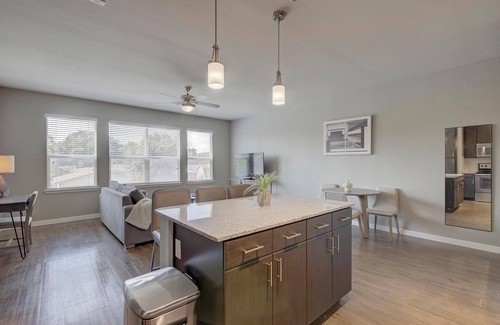 Terrell Heights Apartamento | Landing | Beautiful 2BD, Yoga Studio, Courtyard