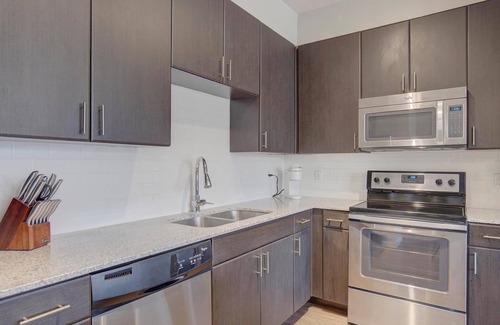 Terrell Heights Apartamento | Landing | Beautiful 2BD, Yoga Studio, Courtyard