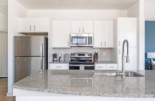 Waller Apartamento | Landing | Modern 3BD, Gym, Pool