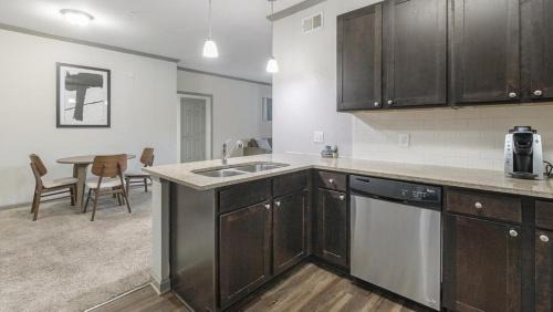 Sand Ridge Apartamento | Landing Modern Apartment with Amazing Amenities (ID7763X41)