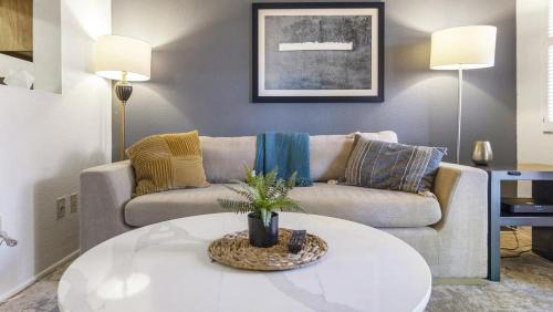 Amphi Apartamento | Landing Modern Apartment with Amazing Amenities (ID8432)