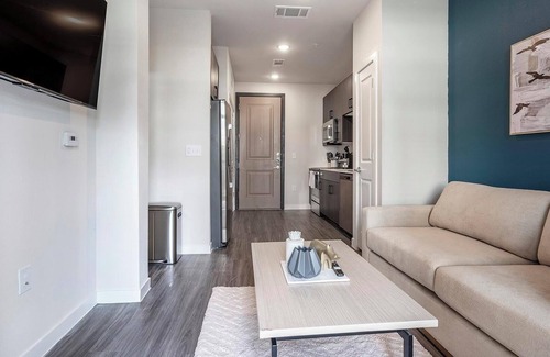 Wetmore Apartamento | Landing | Modern Studio, Gym, Clubhouse