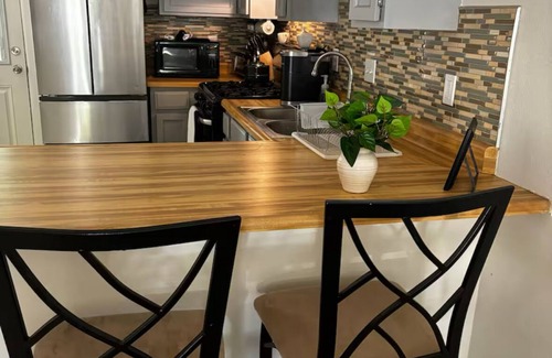 Northeast Pensacola Apartamento | Landing pad - under 2 miles to airport, 2 br, Free parking, WiFi
