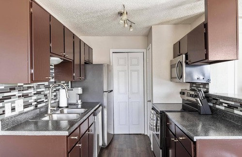 Grand Prairie Apartamento | Landing | Spectacular 1BD, Gym, Courtyard