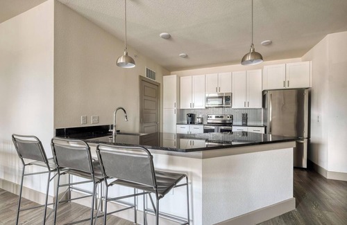 Conroe Apartamento | Landing | Spectacular 2BD, Pool, Clubhouse