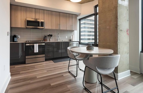 Baileys Crossroads Apartamento | Landing | Stylish 1BD, Gym, Game Room