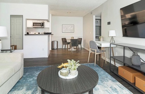 Sunbeam Apartamento | Landing | Beautiful 1BD, Pool, Courtyard