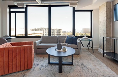 Baileys Crossroads Apartamento | Landing | Chic 1BD, Gym, Game Room