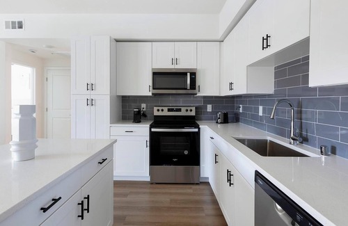 Townsite Apartamento | Landing | Spectacular 1BD, Rooftop Lounge, Pool