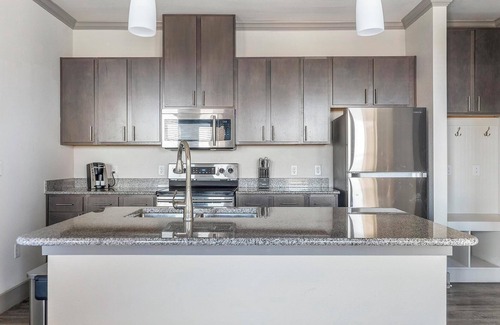 Manor Apartamento | Landing at The Flats at Shadowglen - 1 Bedroom ...