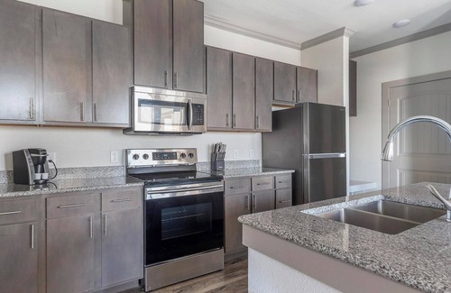 Manor Apartamento | Landing at The Flats at Shadowglen - 1 Bedroom ...
