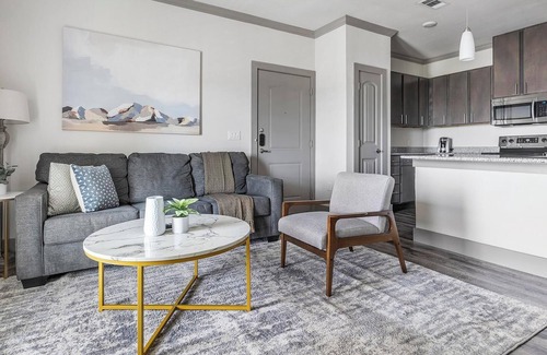 Manor Apartamento | Landing | Chic 1BD, Gym, Courtyard