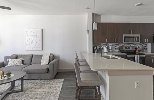 Vickery Meadow Apartamento | Landing | Spectacular 1BD, Pool, Gym