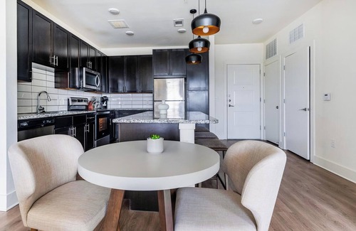 Fort Worth Apartamento | Landing at The Standard River District - 1 Bedr...