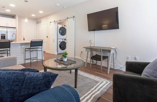 Wetmore Apartamento | Landing | Spectacular 1BD, Yoga Studio, Gym