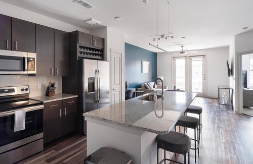 Wetmore Apartamento | Landing | Spectacular 1BD, Courtyard, Clubhouse