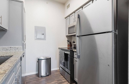 Pipers Meadow Apartamento | Landing | Stunning 1BD, Gym, Pool