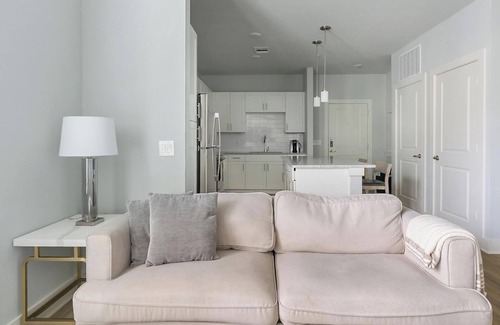 Conroe Apartamento | Landing | Incredible 1BD, Yoga Studio, Pool