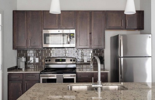 Buda Apartamento | Landing | Incredible 1BD, Yoga Studio, Gym
