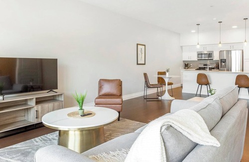 Little Italy Apartamento | Landing | Incredible 1BD, Gym