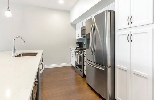 Little Italy Apartamento | Landing | Incredible 1BD, Gym
