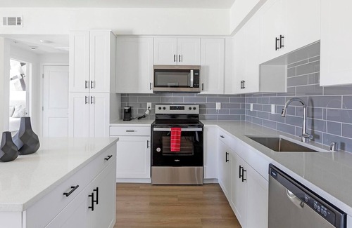 Townsite Apartamento | Landing | Spectacular 1BD, Pool, Rooftop Lounge