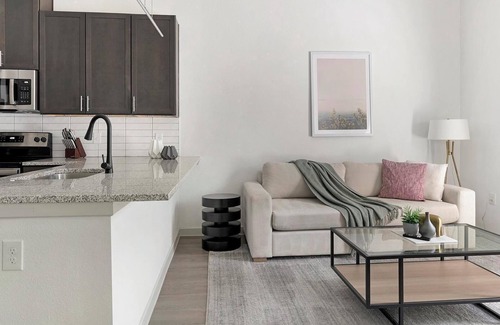 Dallas Apartamento | Landing | Beautiful 1BD, Clubhouse, Pool